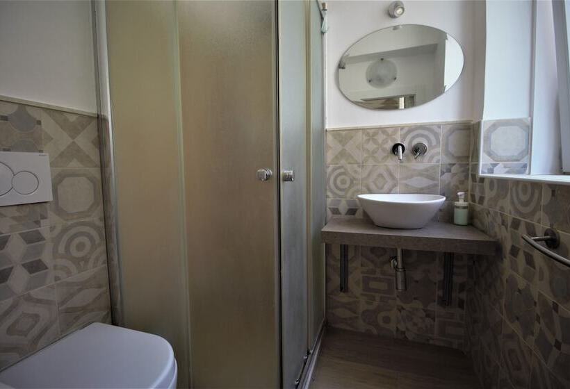 اتاق کلاسیک سه تخته, B&b Belvedere All Idria