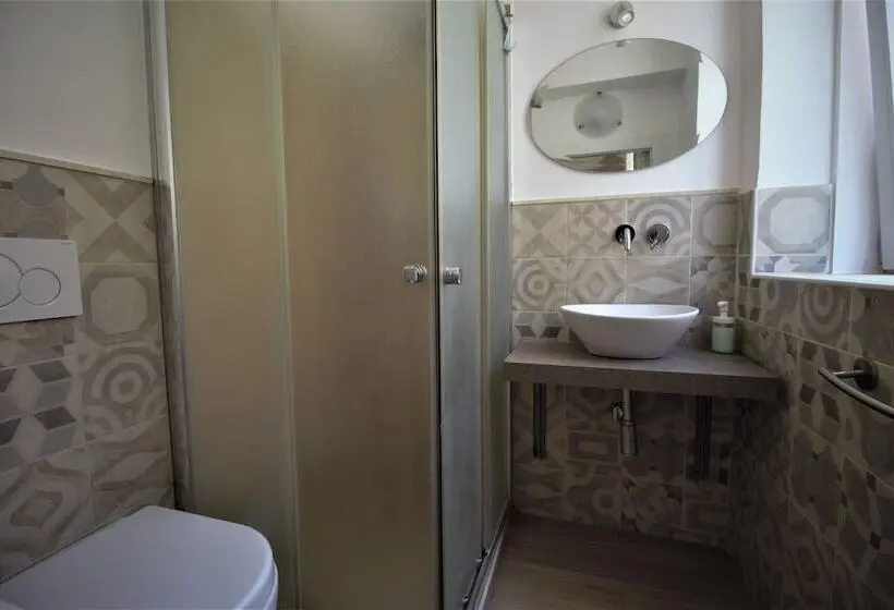 اتاق کلاسیک سه تخته, B&b Belvedere All Idria