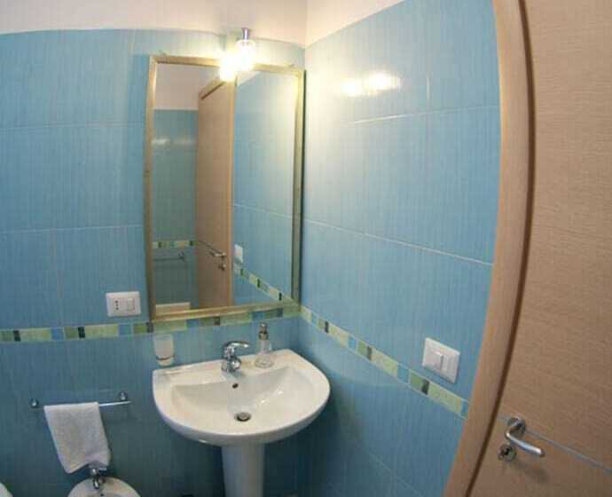 اتاق استاندارد سه نفره, B&b Santa Caterina