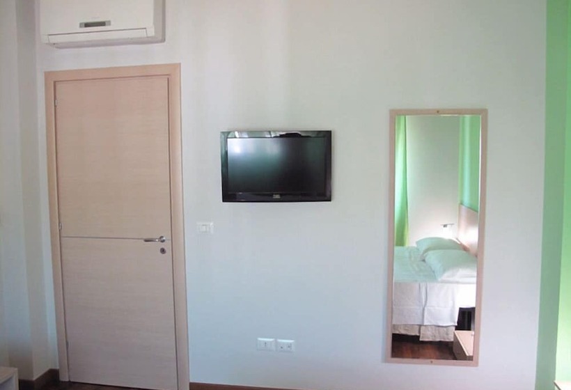 اتاق استاندارد سه نفره, B&b Santa Caterina