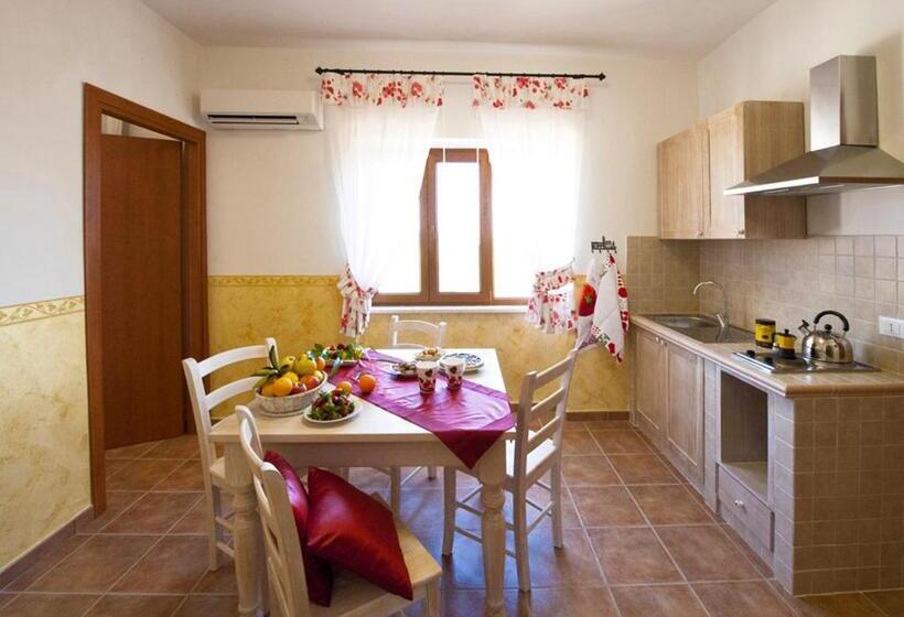 דירת חדר נוף לגינה, Casale La Rovere