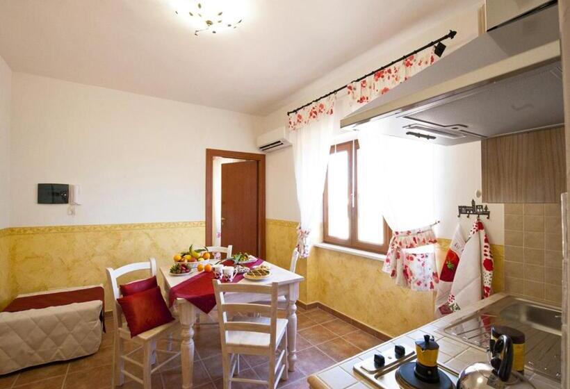 דירת חדר נוף לגינה, Casale La Rovere