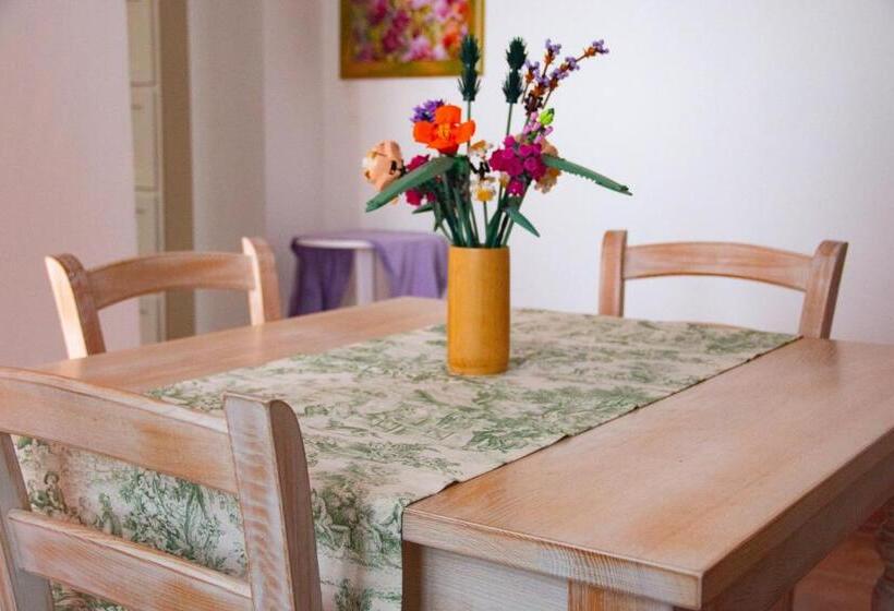 דירת חדר בקומת קרקע, Casale La Rovere