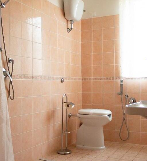 דירת חדר בקומת קרקע, Casale La Rovere