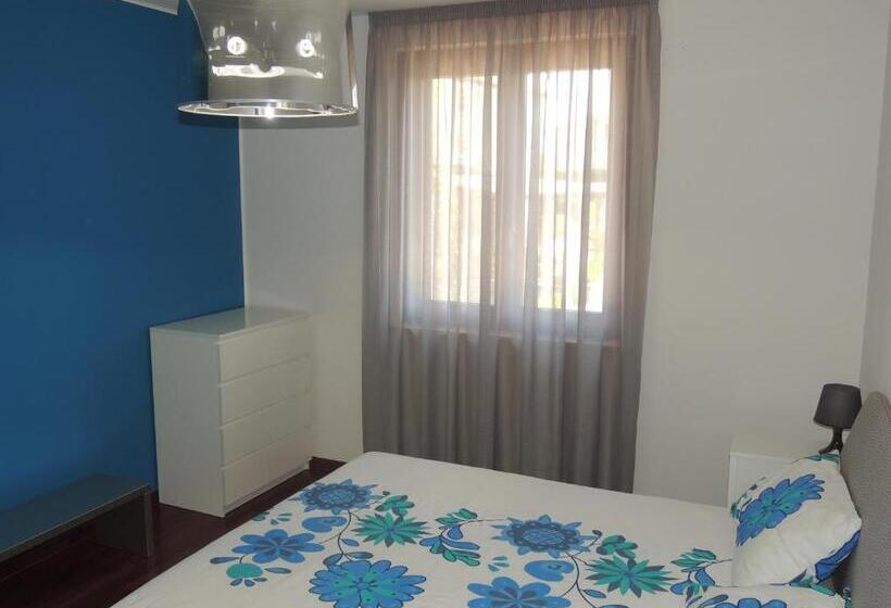 غرفة قياسية حمام مشترك, Ross House