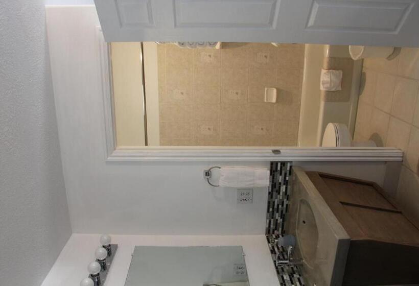 חדר סטנדרט עם מיטת קינג, Bybee's Steppingstone Motel