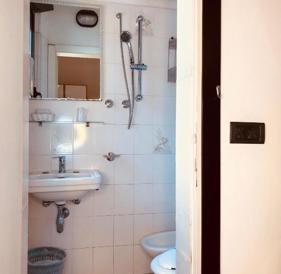 Quarto Familiar, Garisenda B&b   In Centro A Riccione