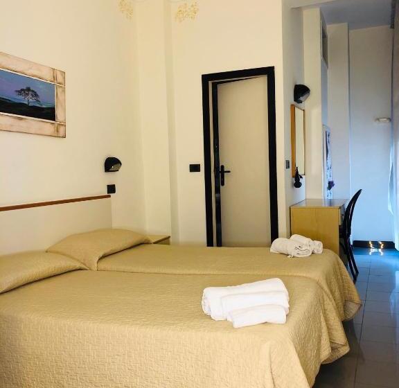 Quarto Familiar, Garisenda B&b   In Centro A Riccione
