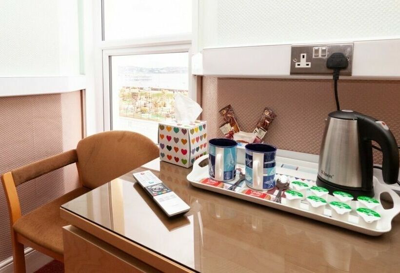 اتاق استاندارد با چشمانداز دریا, The Commodore