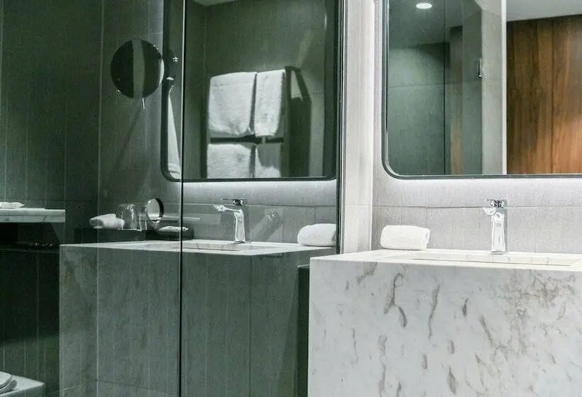 スタンダードルーム, West Hotel Sydney, Curio Collection By Hilton