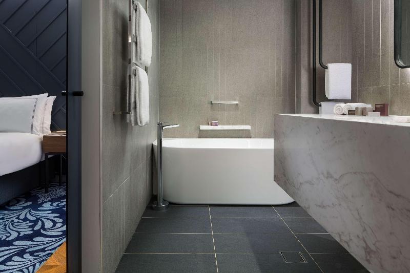 Люкс Кровать Кинг, West Hotel Sydney, Curio Collection By Hilton
