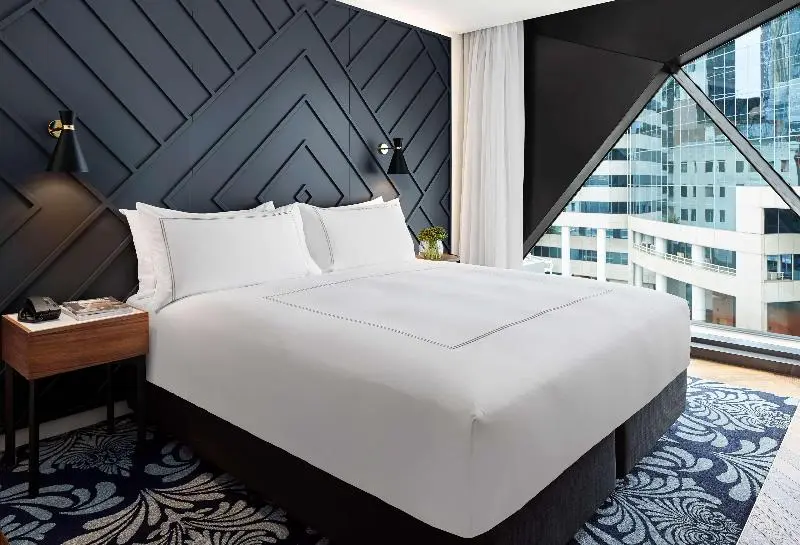 キングサイズベッドのスイートルーム, West Hotel Sydney, Curio Collection By Hilton