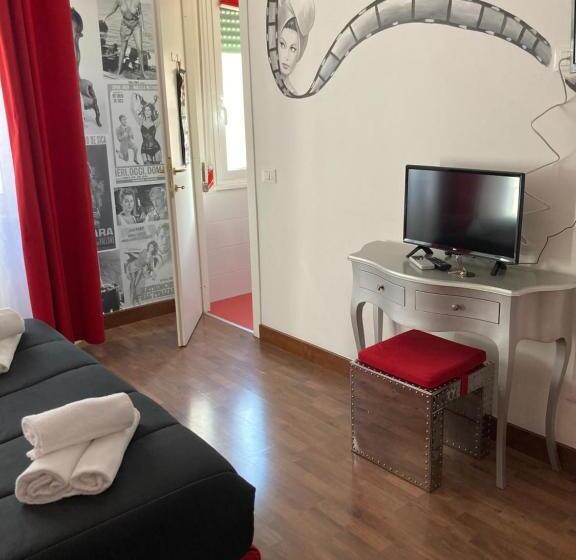 Camera Standard, Al Civico 32