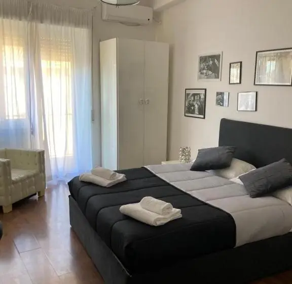 Camera Standard, Al Civico 32