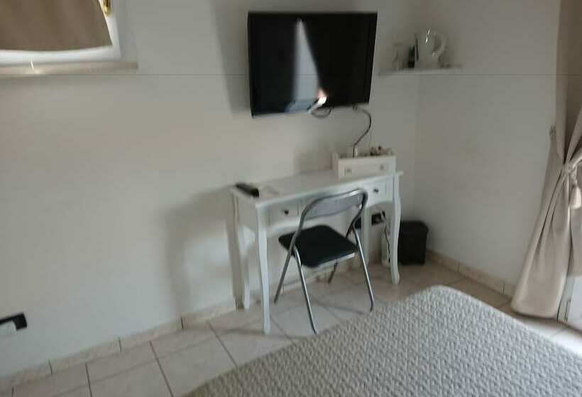 اتاق لوکس یک تخته, Guest House Brezza Marina