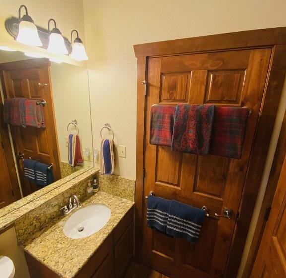 غرفة قياسية, All Seasons Treehouse Village