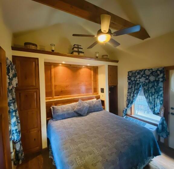 غرفة قياسية, All Seasons Treehouse Village