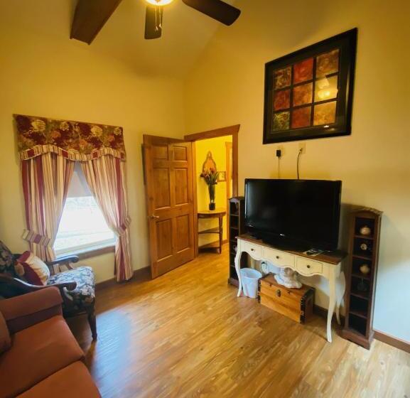 غرفة قياسية, All Seasons Treehouse Village