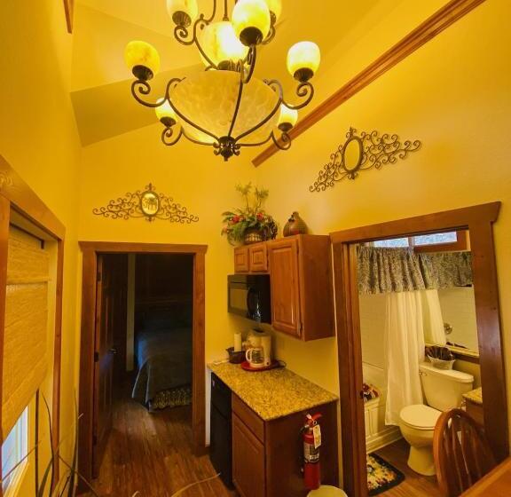 غرفة قياسية, All Seasons Treehouse Village