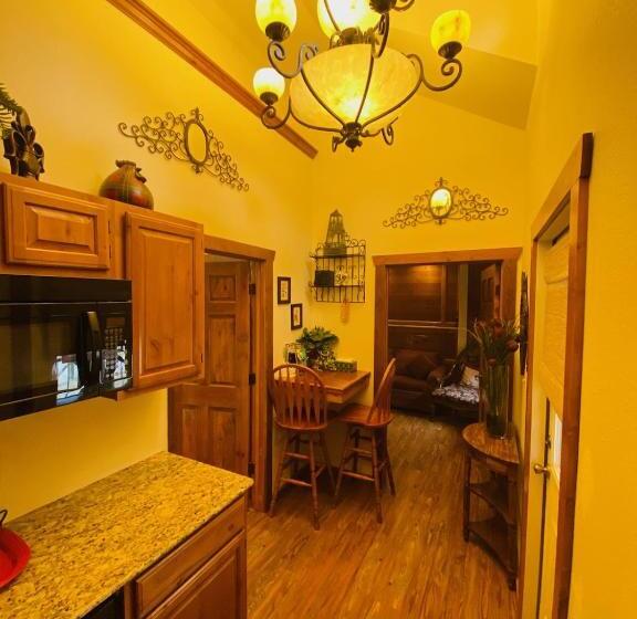 غرفة قياسية, All Seasons Treehouse Village