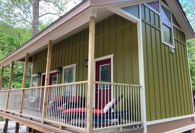 غرفة قياسية سرير كينج, All Seasons Treehouse Village