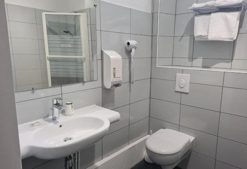 חדר משפחתי, Bellevue