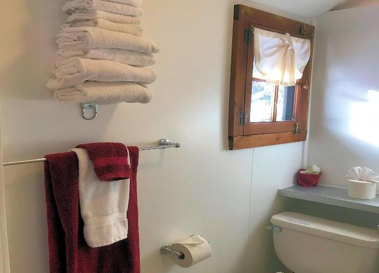 Standard studio with lake view, Clear Lake Resort