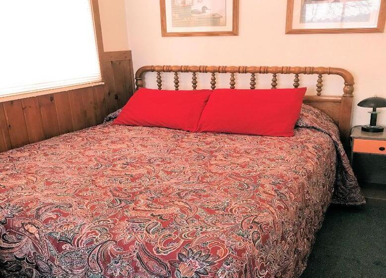 スタンダードスタジオ, Clear Lake Resort