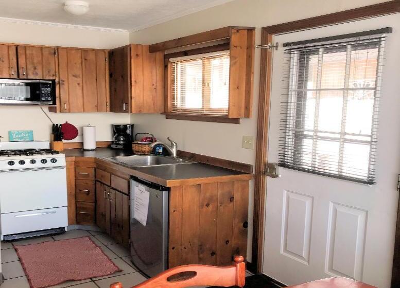 スタンダードスタジオ, Clear Lake Resort