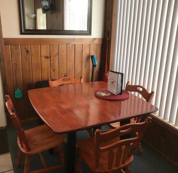 スタンダードスタジオ, Clear Lake Resort