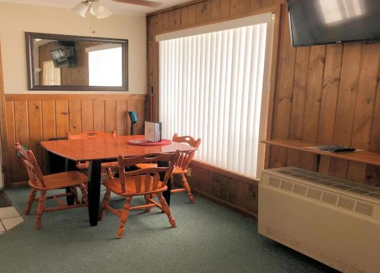 スタンダードスタジオ, Clear Lake Resort