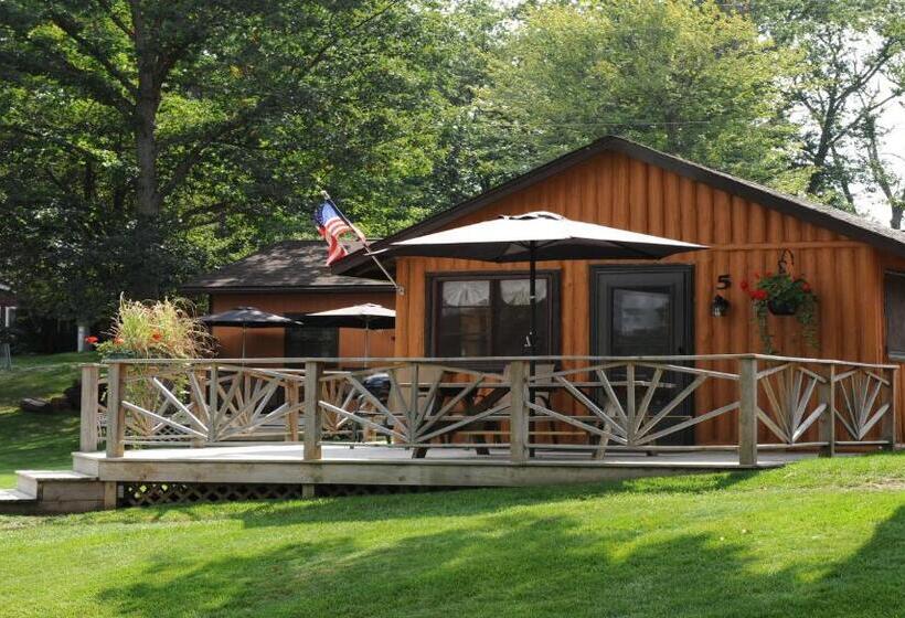 Standard studio with lake view, Clear Lake Resort