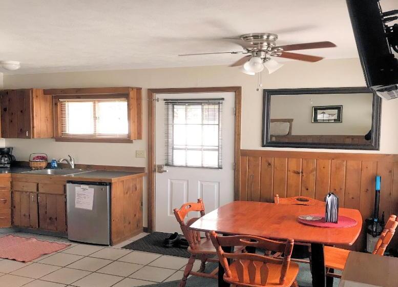 スタンダードスタジオ, Clear Lake Resort