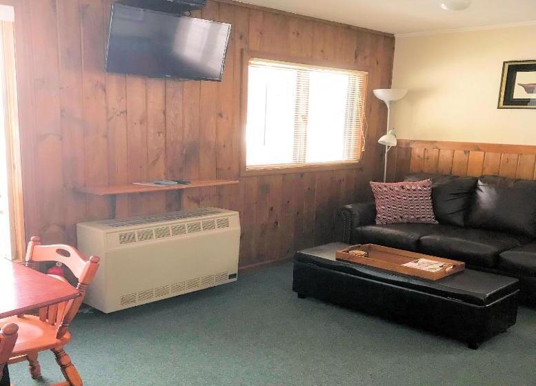 スタンダードスタジオ, Clear Lake Resort