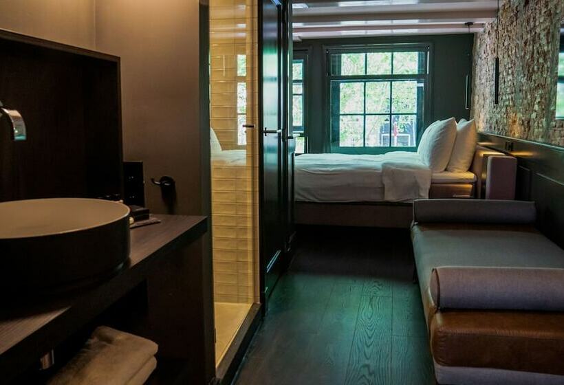 اتاق پرمیوم, Frank Since 1666