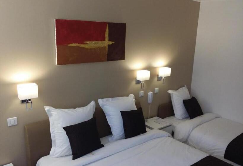Номер Стандарт Трехместный, Hôtel Beausoleil
