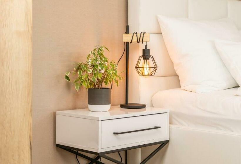 Апартаменты 1 Спальня с Балконом, Villa Gloria Rooms & Apartments