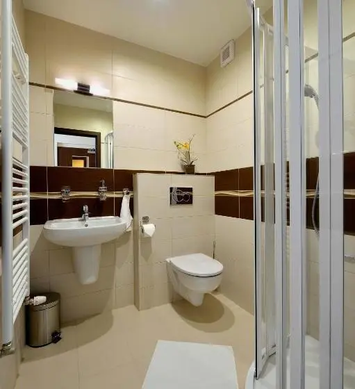 اتاق لوکس سه تخته, Villa Gloria Rooms & Apartments