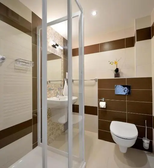 اتاق لوکس سه تخته, Villa Gloria Rooms & Apartments