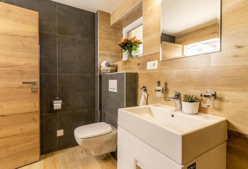 带1个卧室的带阳台的公寓, Villa Gloria Rooms & Apartments