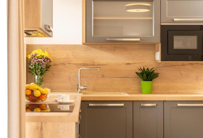 Апартаменты 1 Спальня с Балконом, Villa Gloria Rooms & Apartments