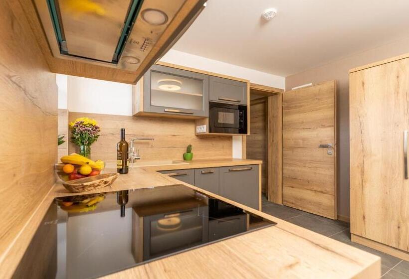 Апартаменты 1 Спальня с Балконом, Villa Gloria Rooms & Apartments