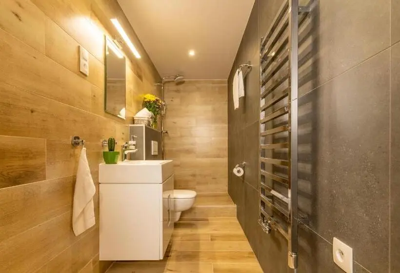 اتاق لوکس با بالکن, Villa Gloria Rooms & Apartments