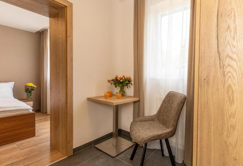 Номер Deluxe с Балконом, Villa Gloria Rooms & Apartments