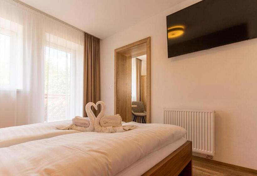 Номер Deluxe с Балконом, Villa Gloria Rooms & Apartments