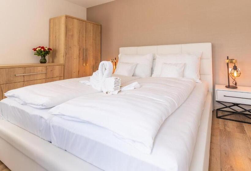 Номер Deluxe с Балконом, Villa Gloria Rooms & Apartments