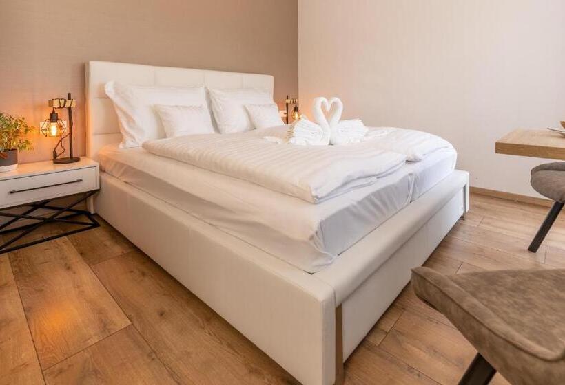 Номер Deluxe с Балконом, Villa Gloria Rooms & Apartments