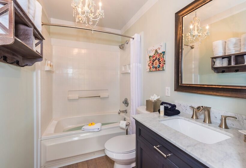 غرفة قياسية سرير مزدوج, 44 Spanish Street Inn   Adults Only