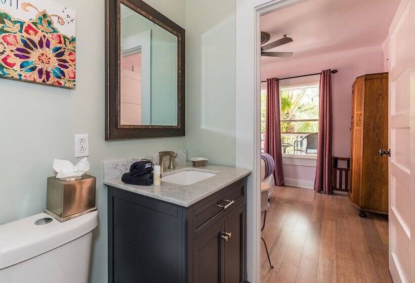 חדר סטנדרט מיטה זוגית, 44 Spanish Street Inn   Adults Only