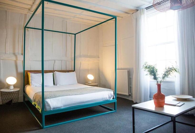 수피리어 룸, Whitehouse Rye